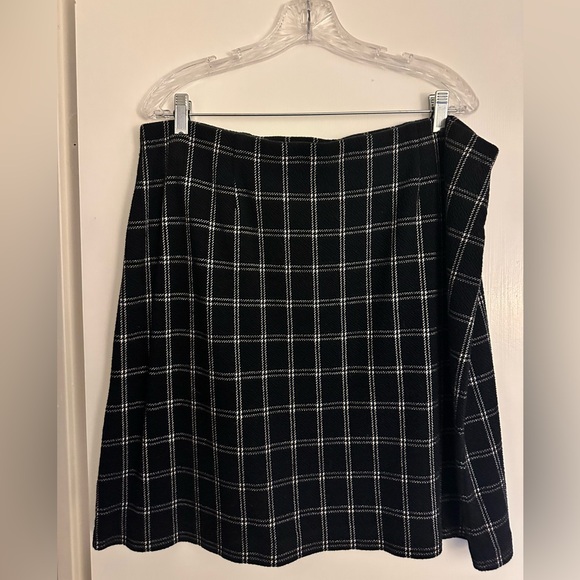 J. Jill XL Tall Plaid Black White Pull on skirt - Picture 1 of 2